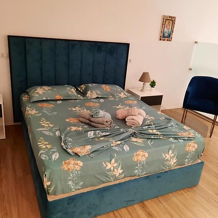 Apartament Me Qera Dublex Lungomare Vlorë Стая снимка